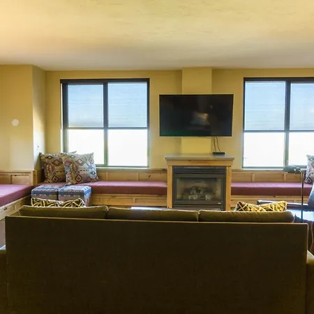 Deluxe Condo In Newly Remodeled Grand Summit Hotel